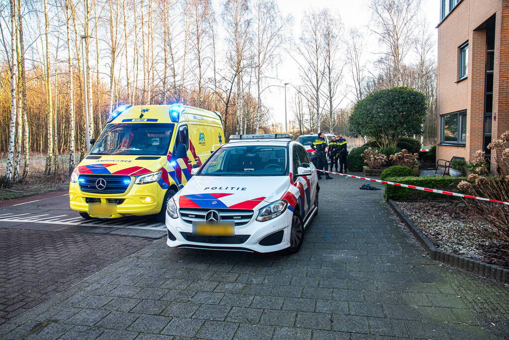 Zwaargewonde aangetroffen op straat