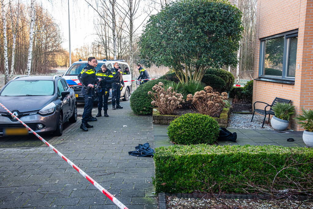 Zwaargewonde aangetroffen op straat