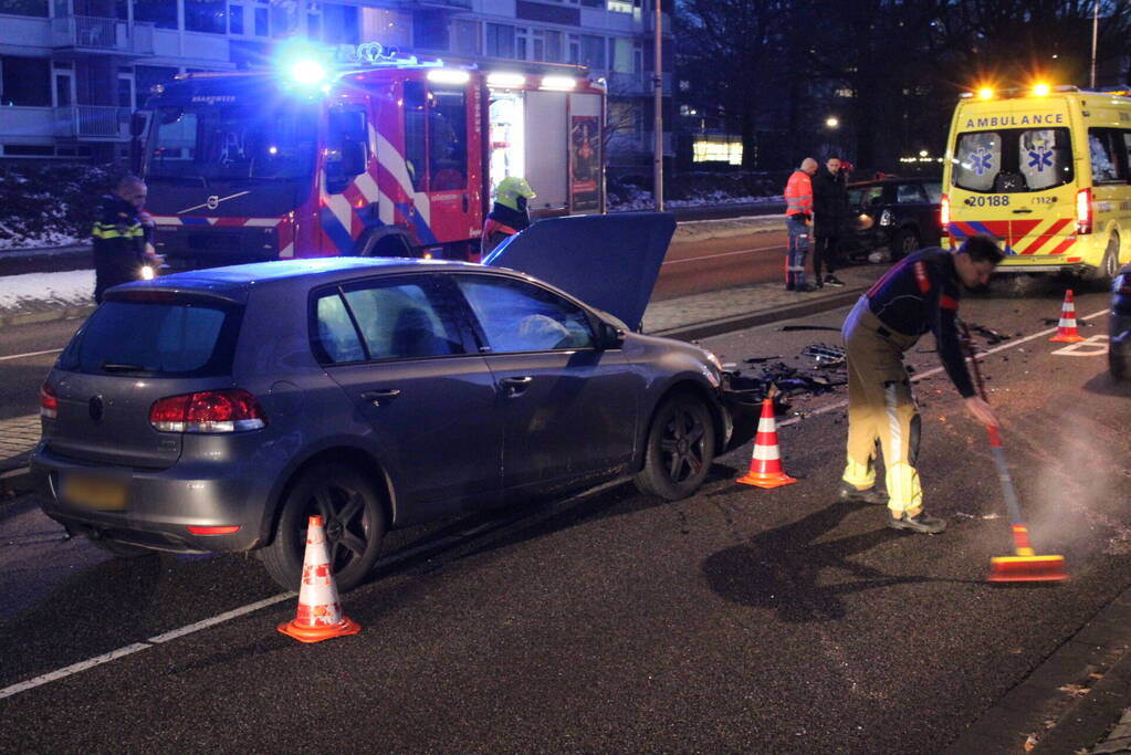 Schade bij botsing tussen twee voertuigen