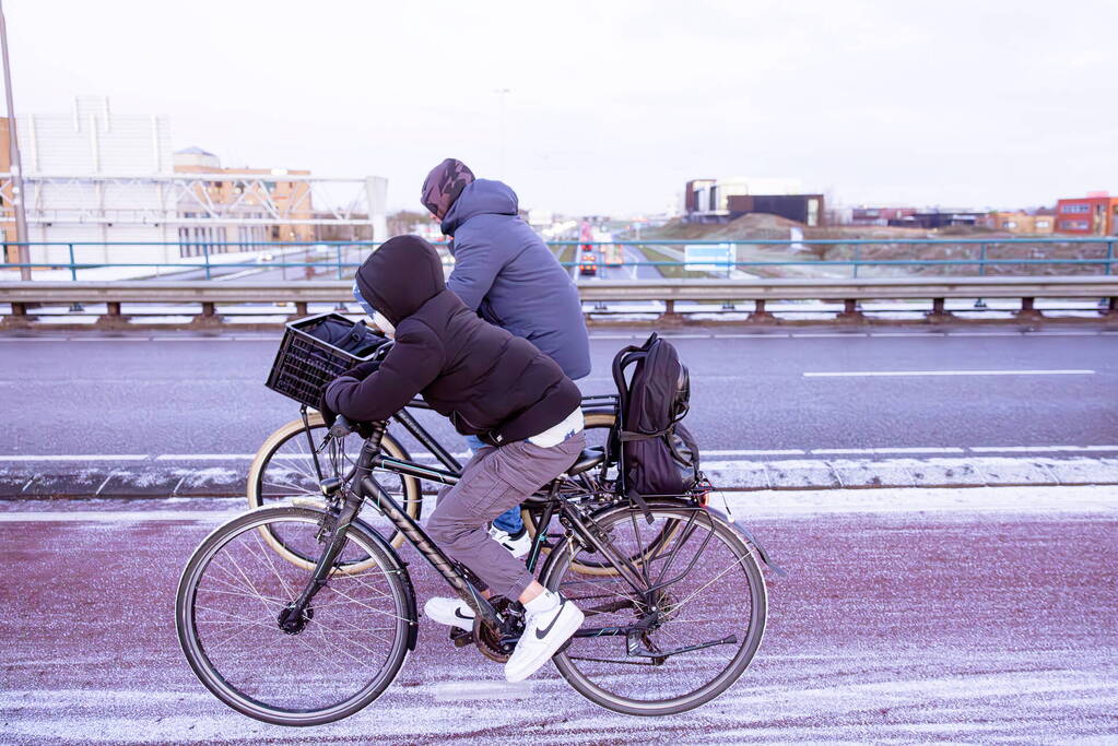 Keistad bedekt onder dun laagje sneeuw