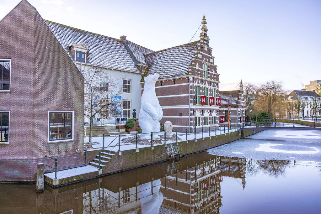 Keistad bedekt onder dun laagje sneeuw