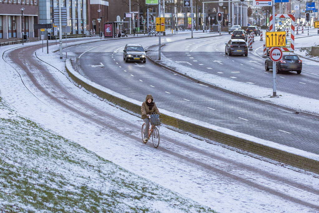 Keistad bedekt onder dun laagje sneeuw