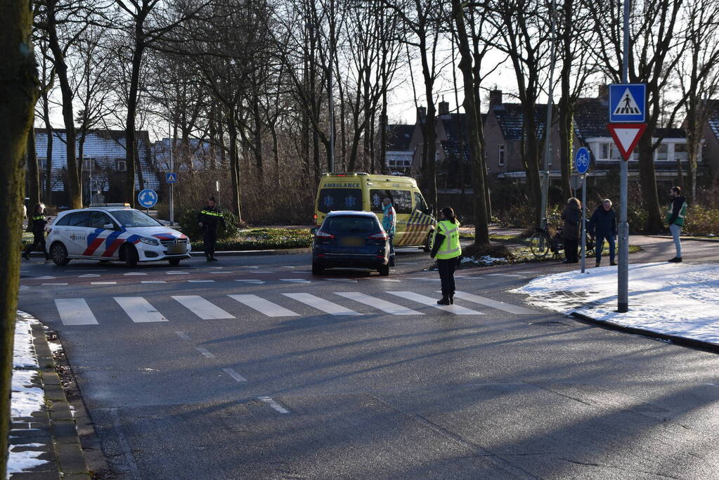 Fietser geschept op rotonde door automobilist