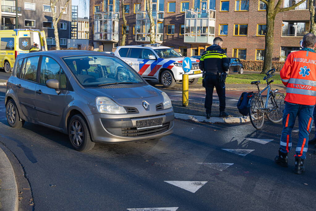 Fietser gewond bij botsing met auto