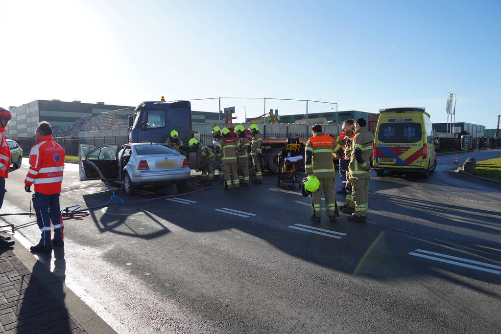 Twee gewonden bij ongeval met vrachtwagen