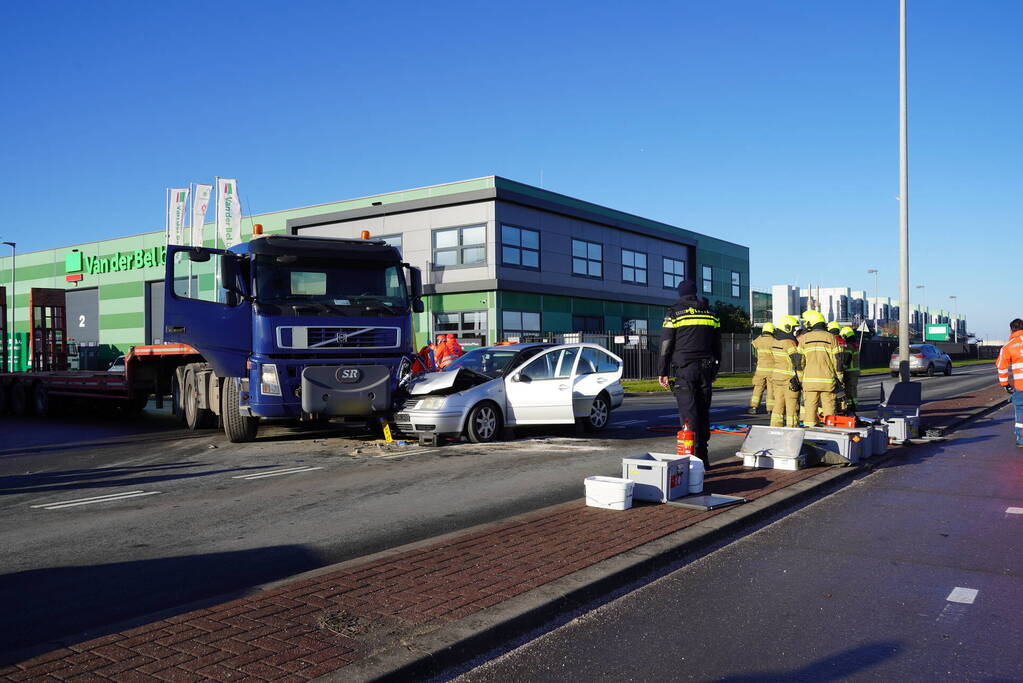 Twee gewonden bij ongeval met vrachtwagen