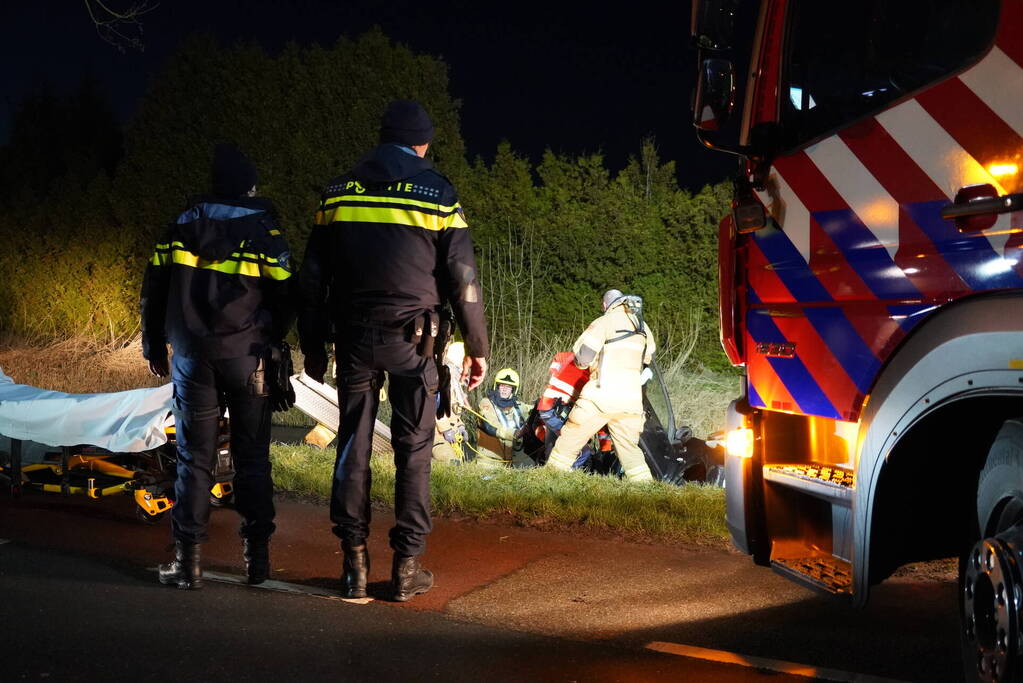 Hulpdiensten redden bestuurster uit te water geraakte auto