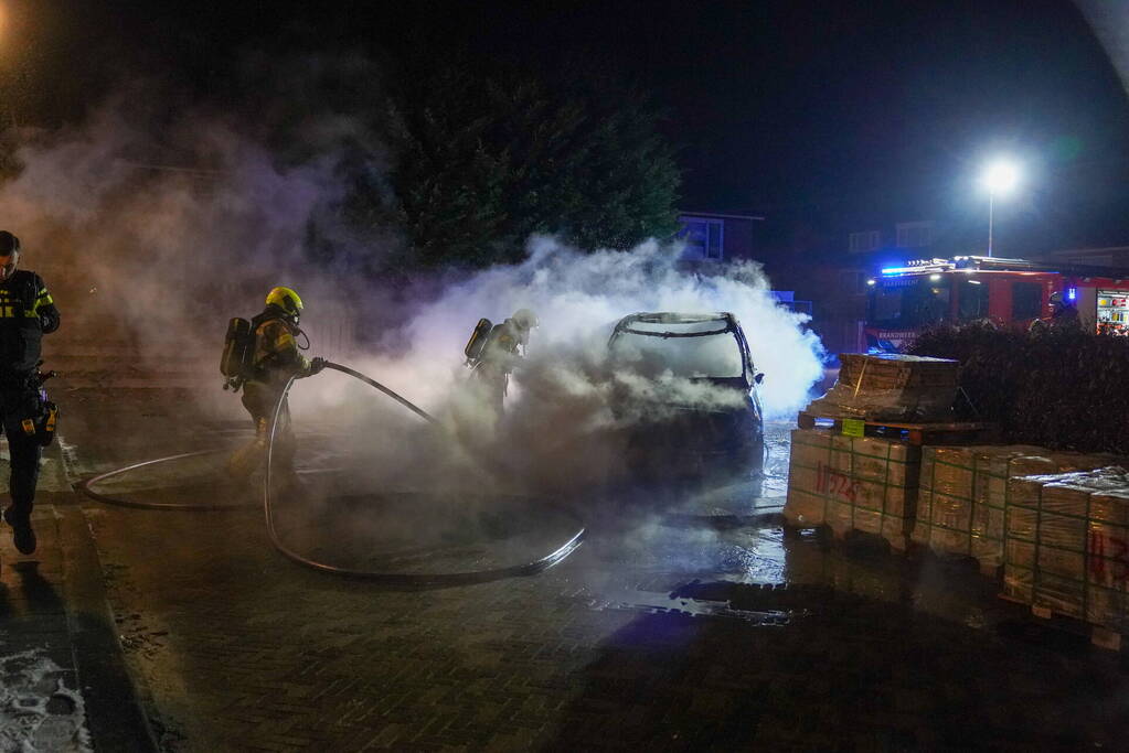 Voertuig volledig uitgebrand