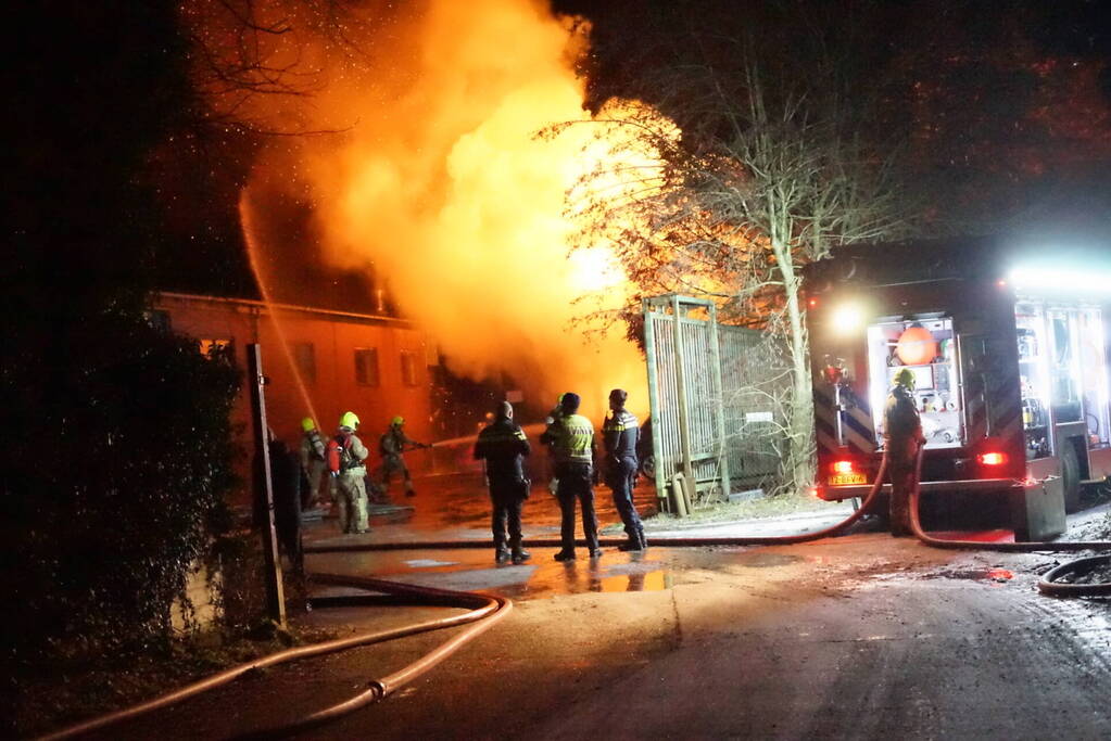 Uitslaande brand verwoest woning