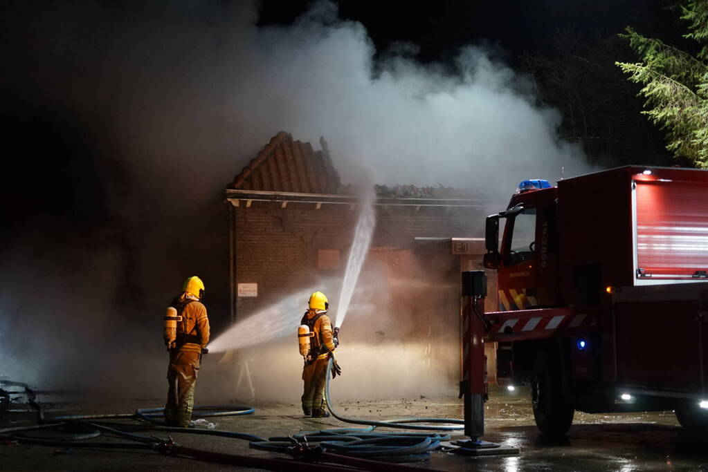 Uitslaande brand verwoest woning