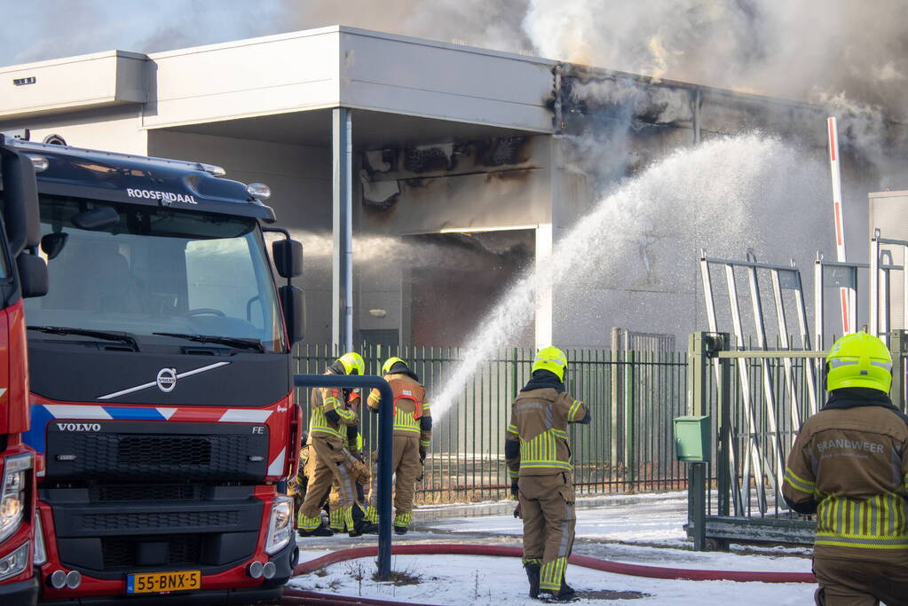 NL-alert voor grote brand in bedrijfspand