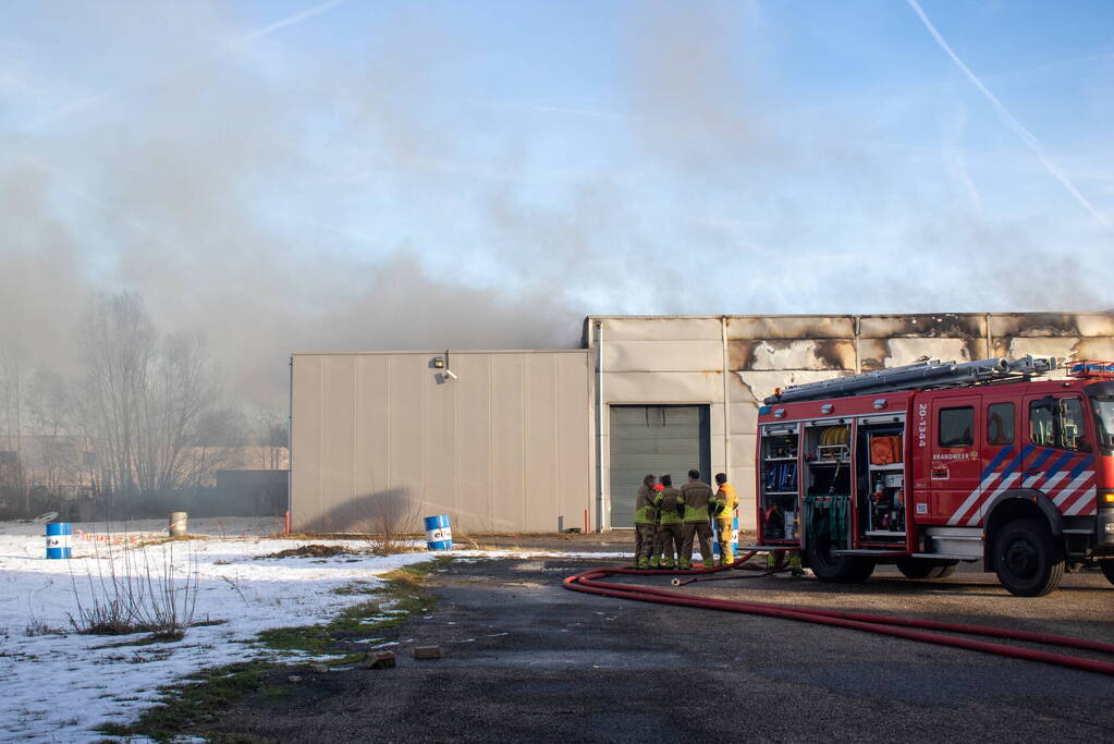 NL-alert voor grote brand in bedrijfspand