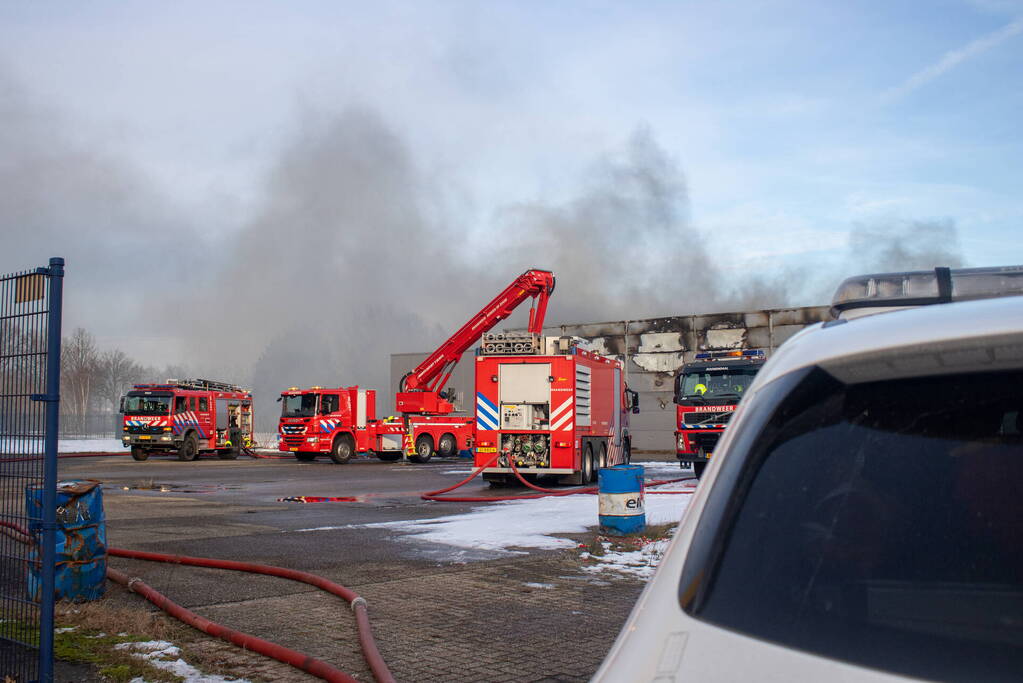 NL-alert voor grote brand in bedrijfspand