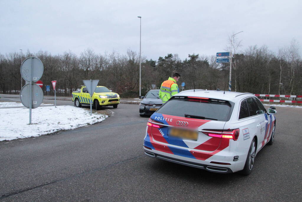 Beschadigde personenauto aangetroffen op afrit