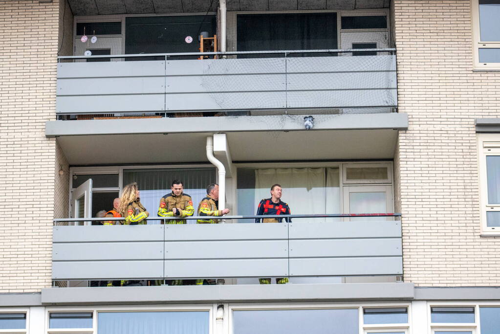 Brandweer redt vastzittende duif