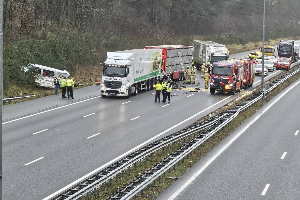 Twee vrachtwagens betrokken bij ernstig ongeval