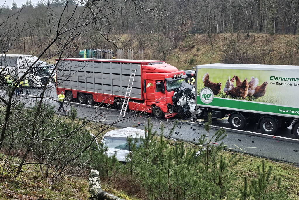 Twee vrachtwagens betrokken bij ernstig ongeval