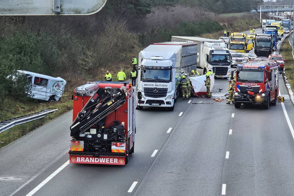 Twee vrachtwagens betrokken bij ernstig ongeval