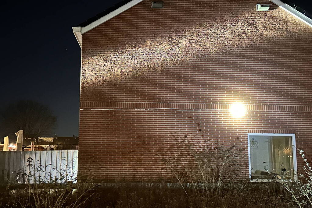 Muur van woning dreigt in te storten