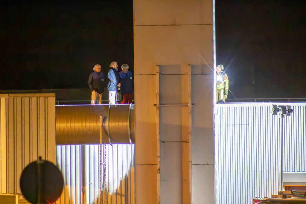 Brandweer ingezet voor stormschade bij bedrijfspand