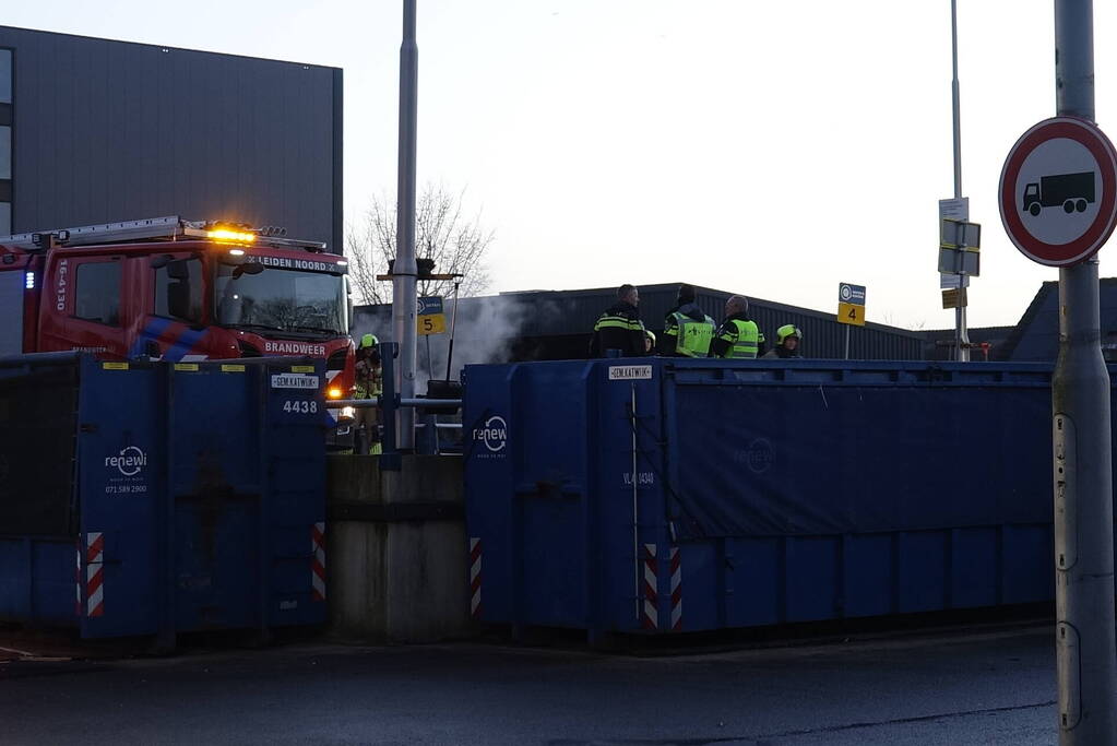 Brandweer ingezet voor brandende container in milieustraat