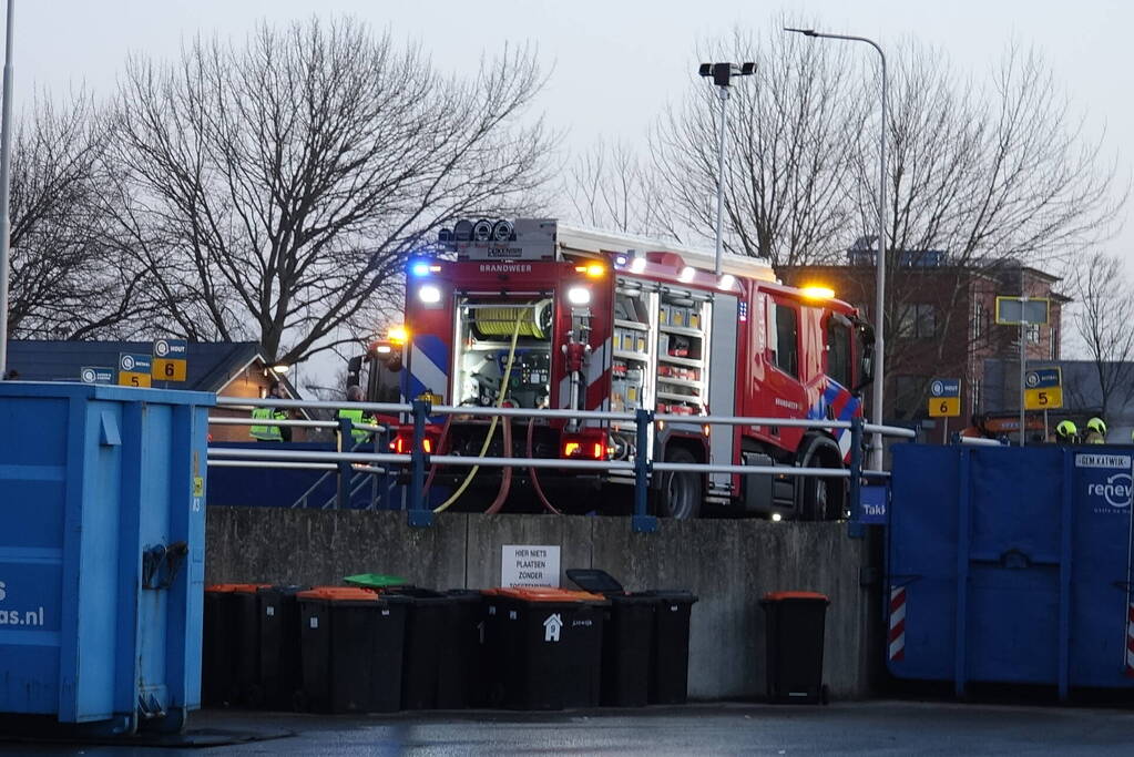 Brandweer ingezet voor brandende container in milieustraat