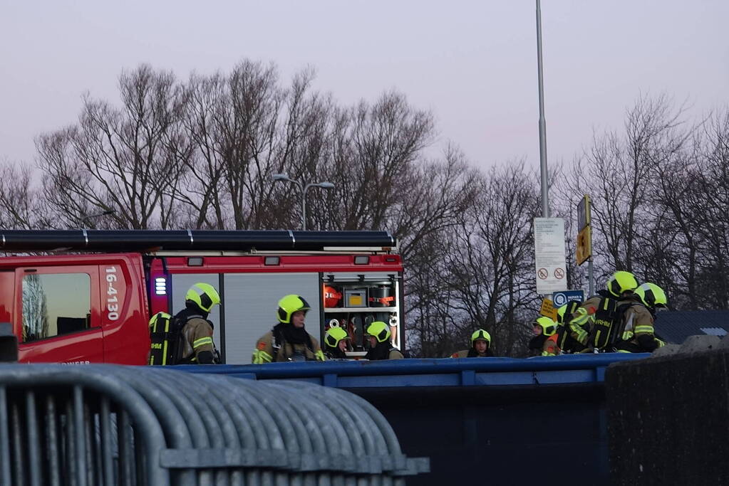 Brandweer ingezet voor brandende container in milieustraat