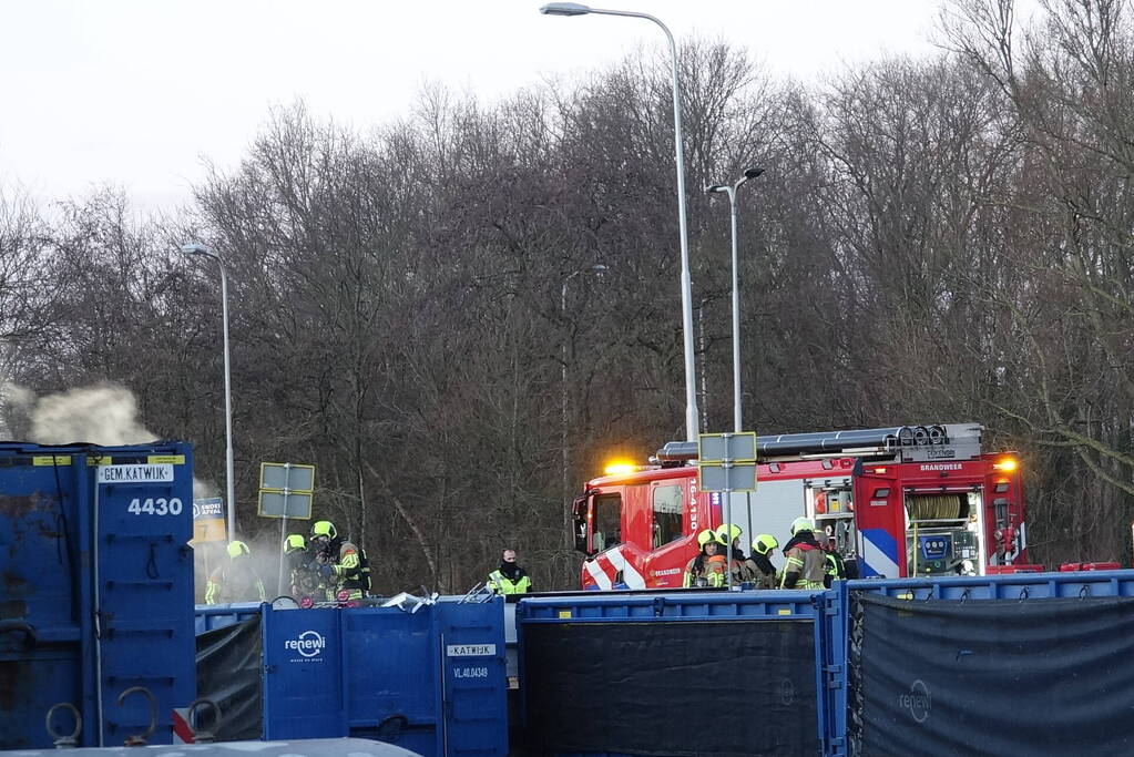 Brandweer ingezet voor brandende container in milieustraat