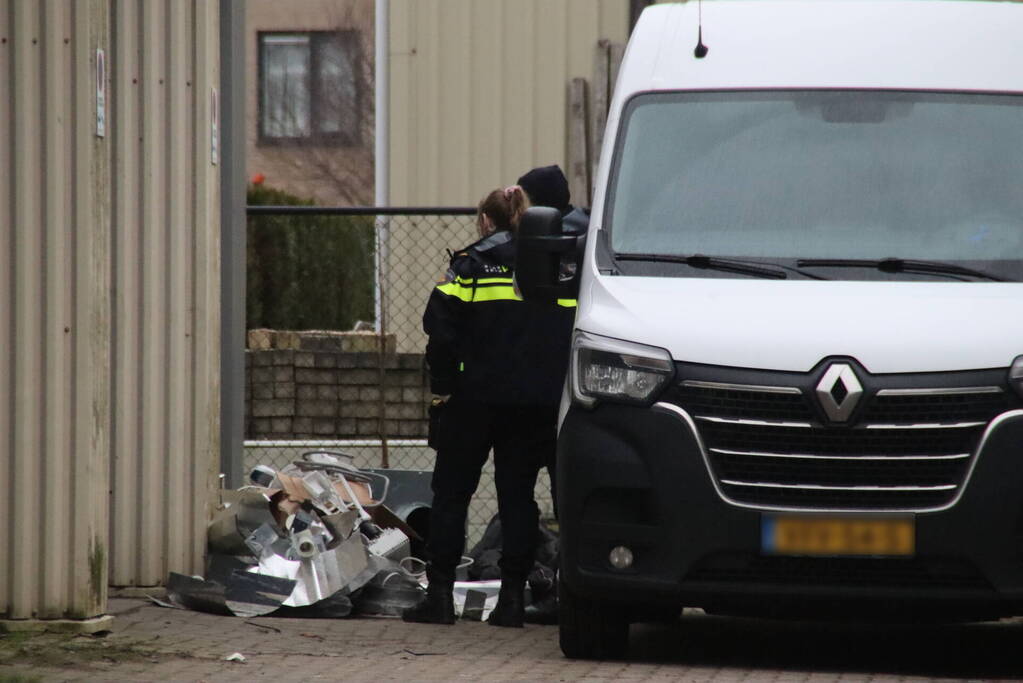 Politie neemt benodigdheden voor een wietplantage in beslag