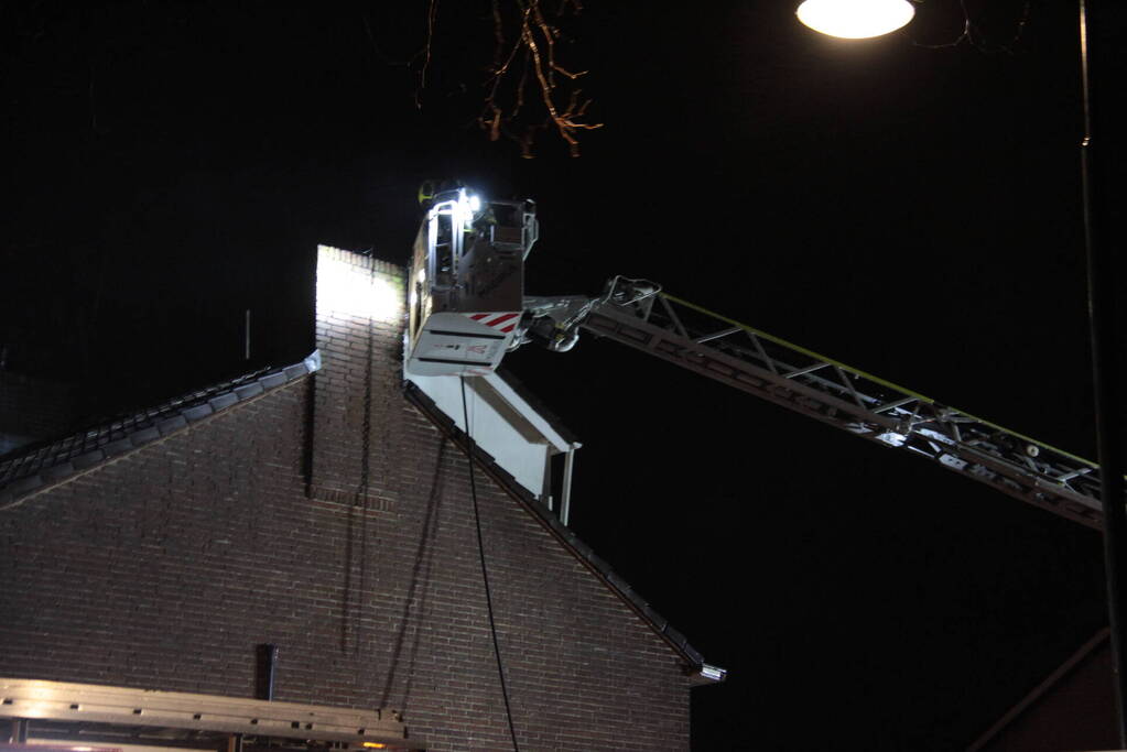 Felle schoorsteenbrand op dag dat schoorsteen geveegd is