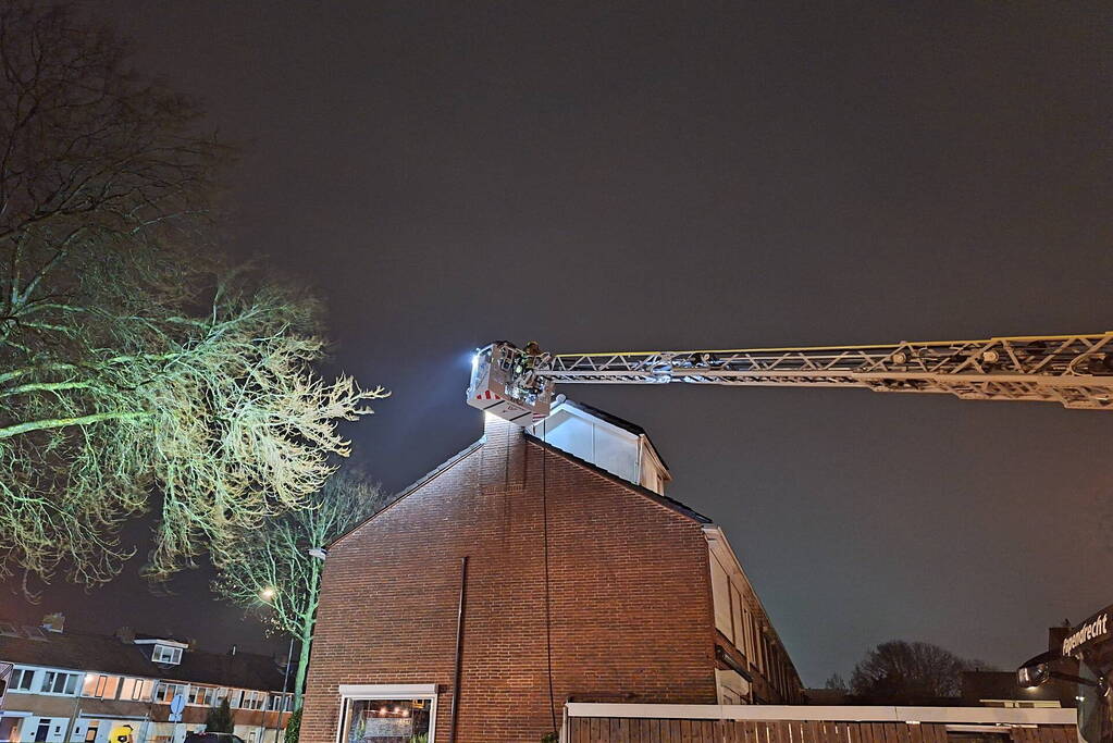 Felle schoorsteenbrand op dag dat schoorsteen geveegd is