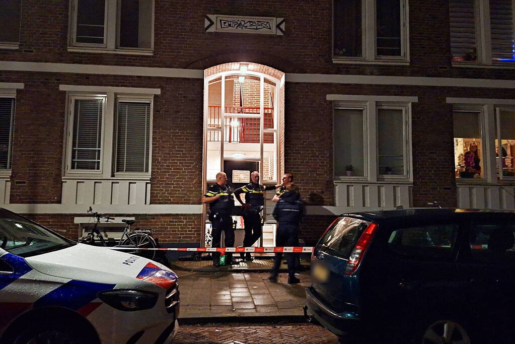 Dode en zwaargewonde aangetroffen in woning