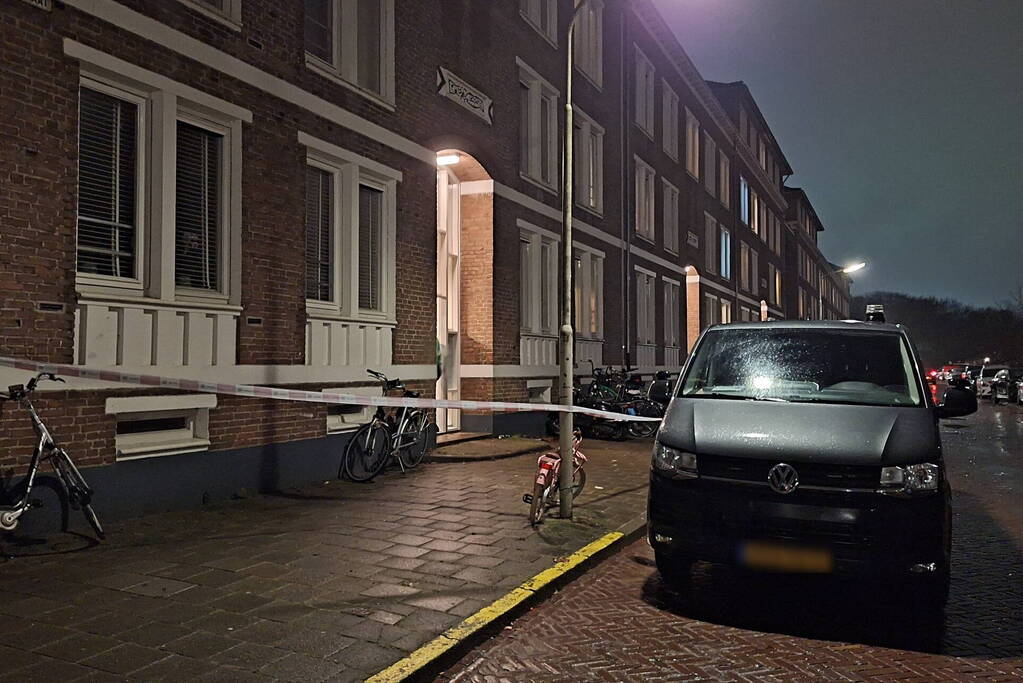 Dode en zwaargewonde aangetroffen in woning