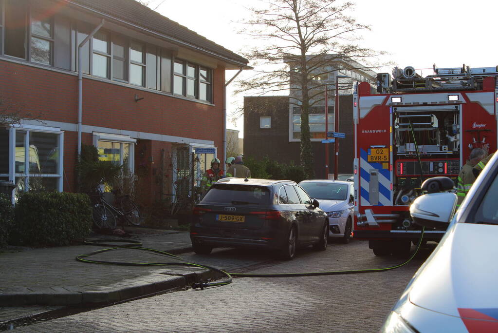 Persoon gewond bij woningbrand