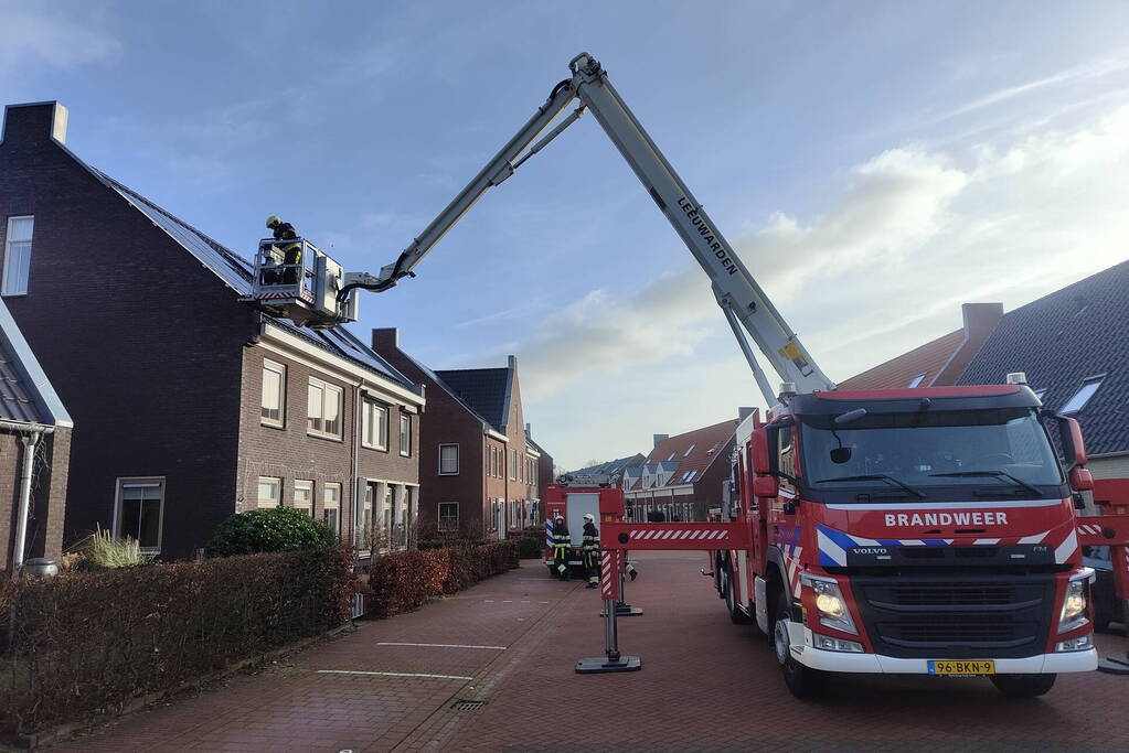 Hoogwerker brandweer ingezet bij stormschade