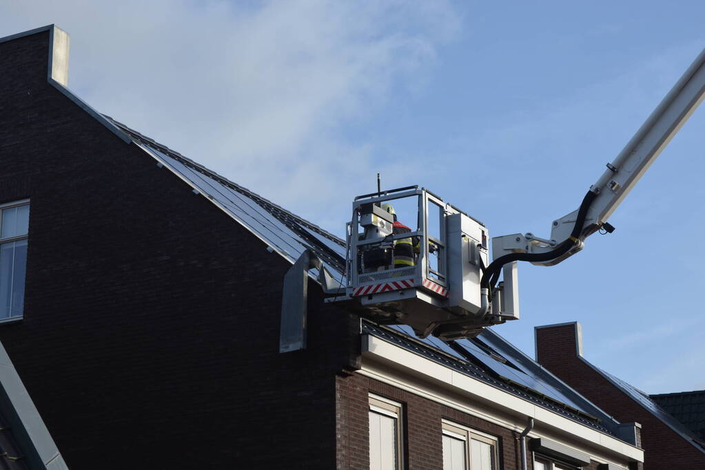 Hoogwerker brandweer ingezet bij stormschade