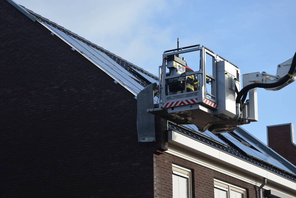 Hoogwerker brandweer ingezet bij stormschade