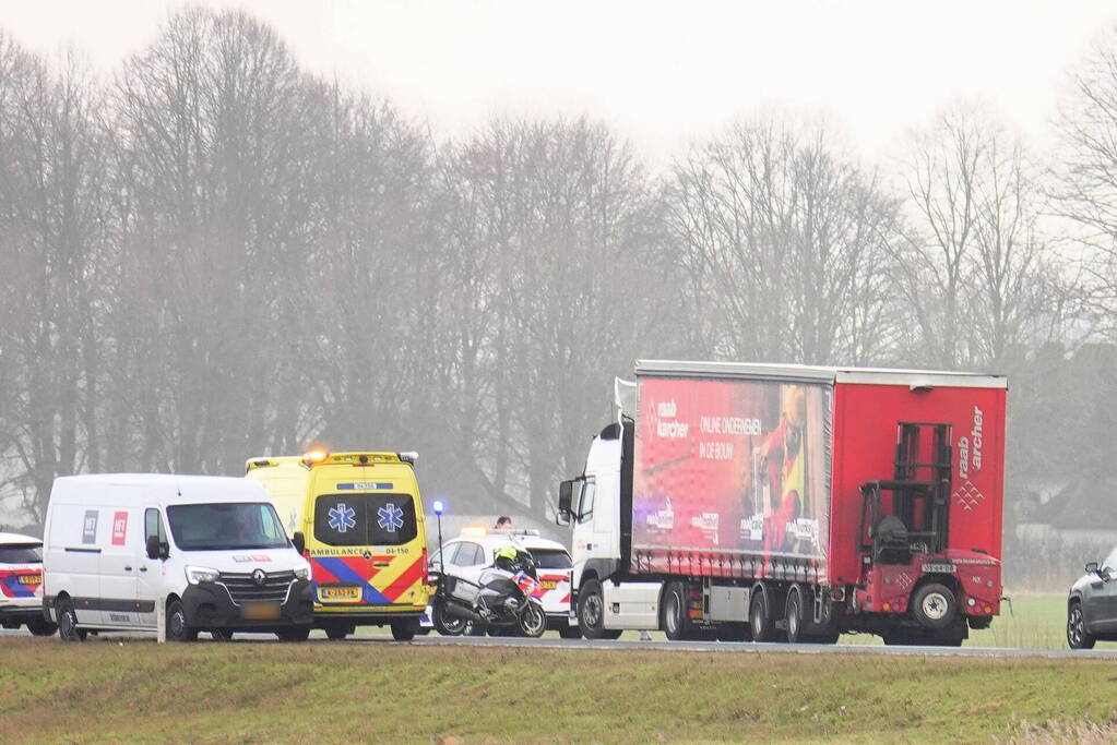 Meerdere aanrijdingen op N36 weg afgesloten