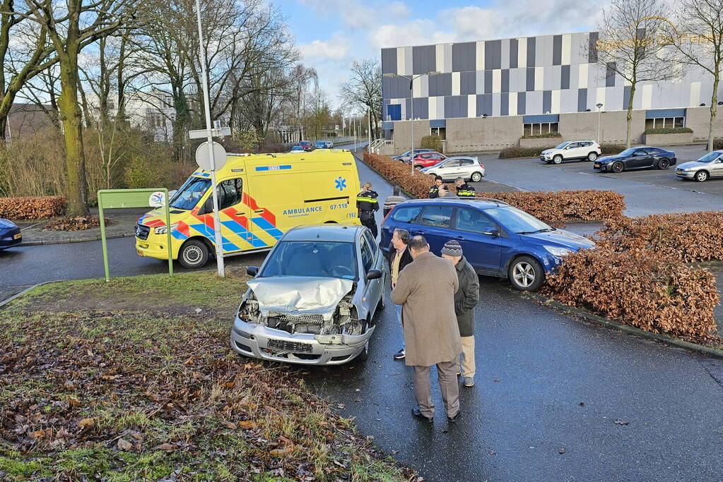 Flinke schade bij ongeval met twee personenauto's