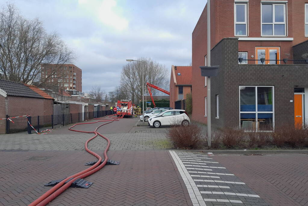 Enorme rookontwikkeling bij grote brand in industriepand