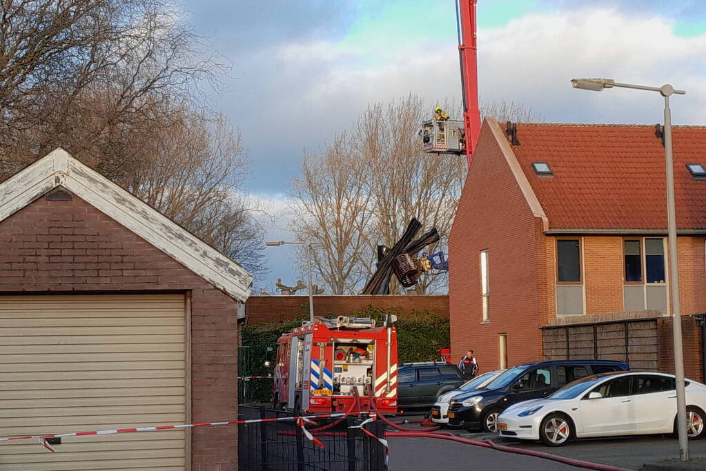 Enorme rookontwikkeling bij grote brand in industriepand