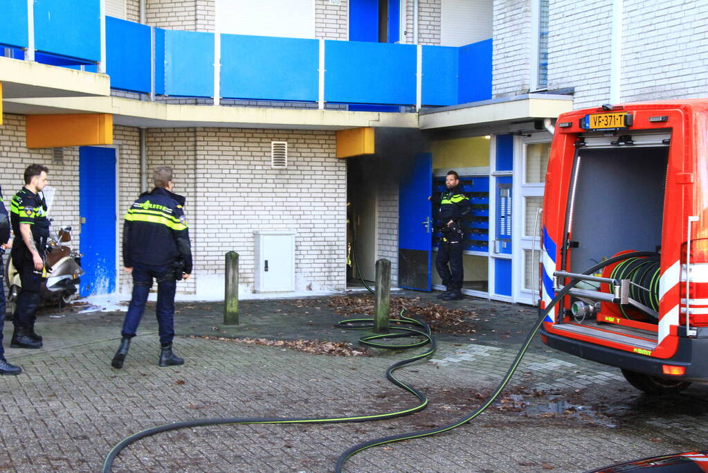 Rookontwikkeling bij brand in berging onder flat