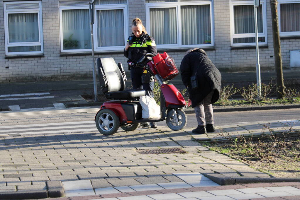 Scootmobiel aangereden door bestelbus