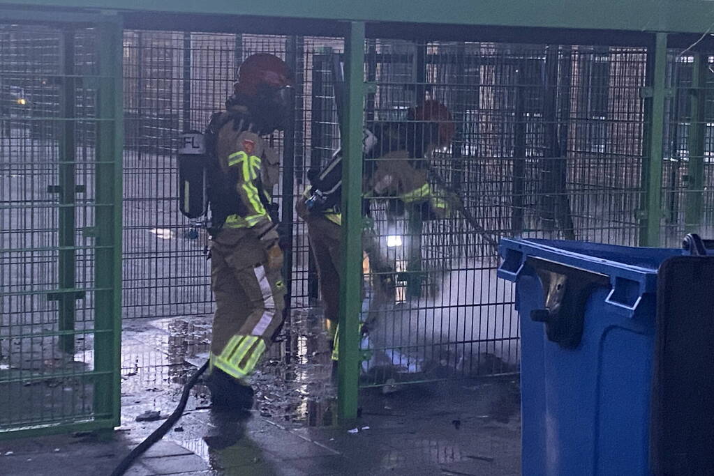 Container op schoolterrein afgebrand