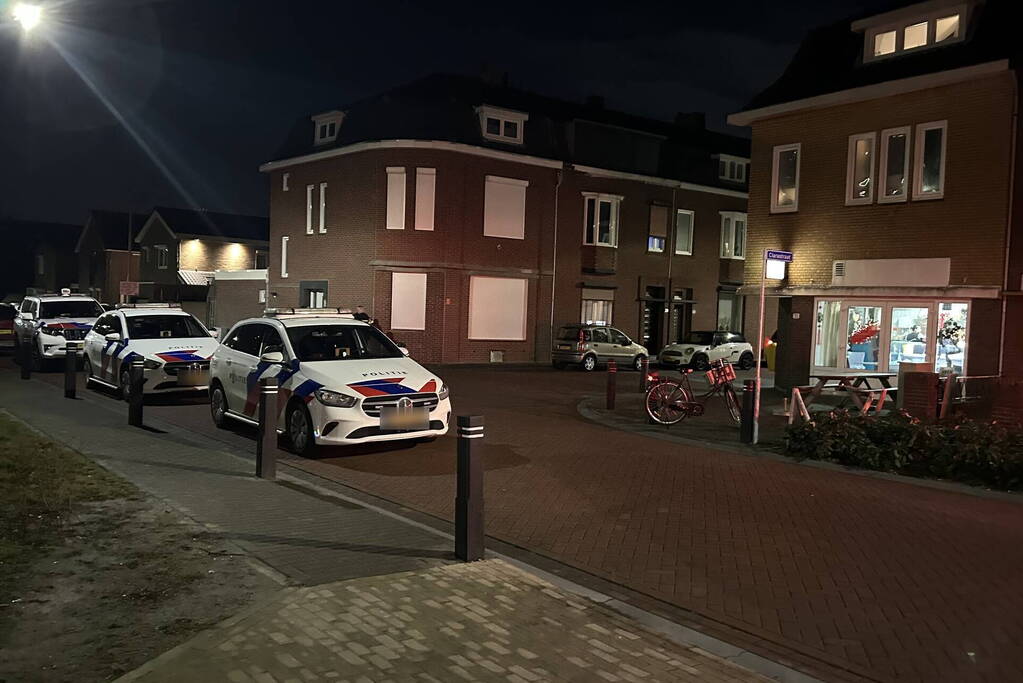 Medewerker cafetaria met vuurwapen bedreigt bij overval