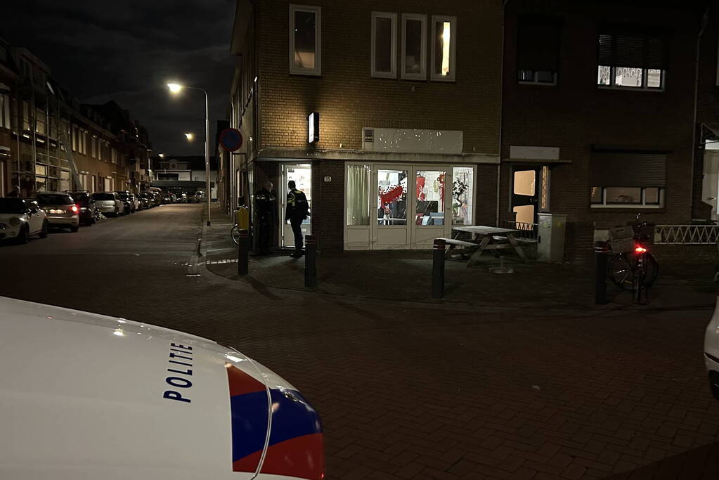 Medewerker cafetaria met vuurwapen bedreigt bij overval