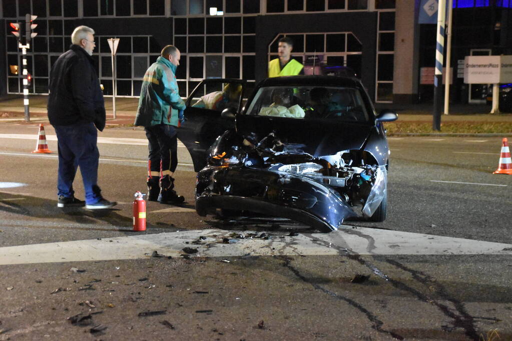 Twee auto's betrokken bij ongeval op kruising