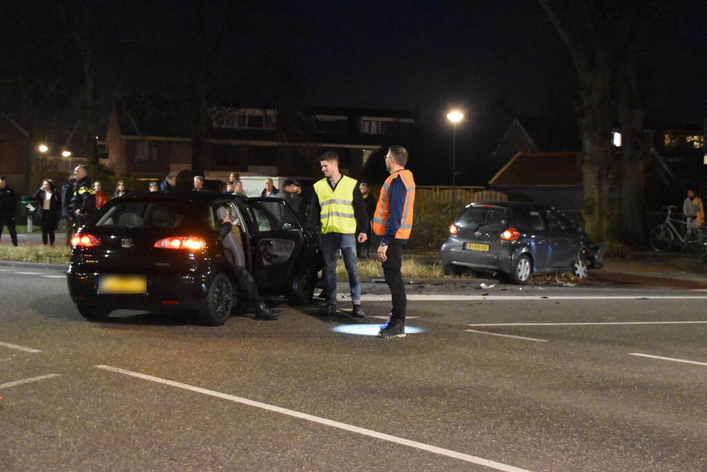 Twee auto's betrokken bij ongeval op kruising