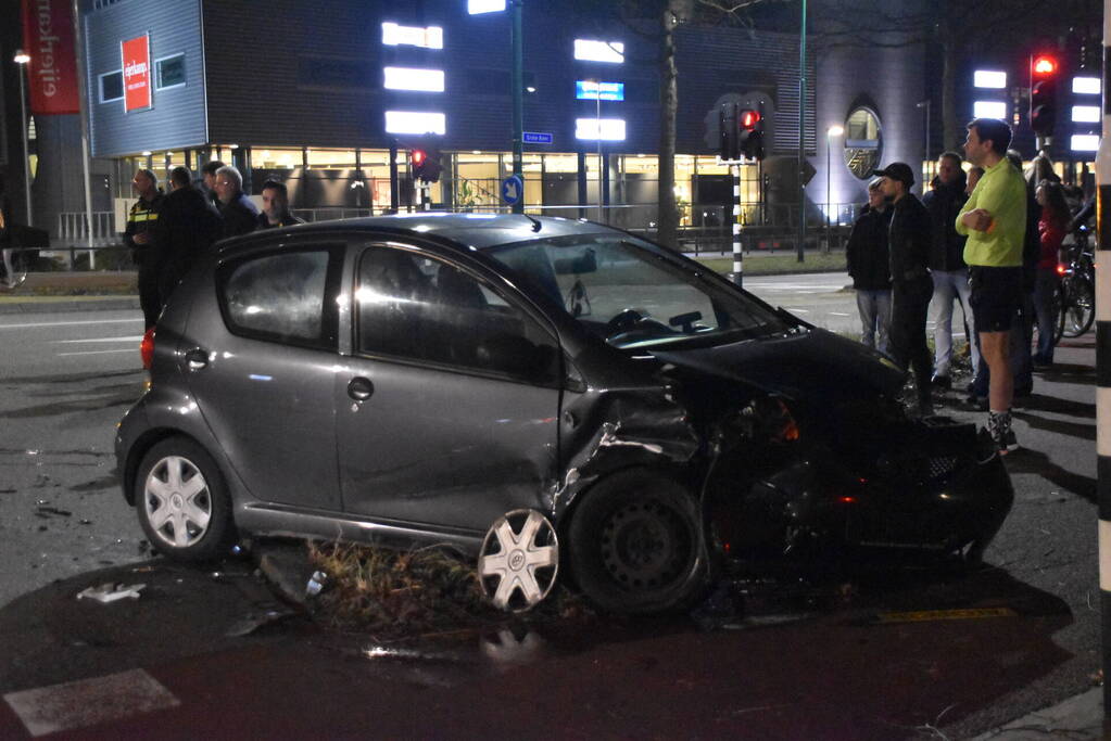 Twee auto's betrokken bij ongeval op kruising