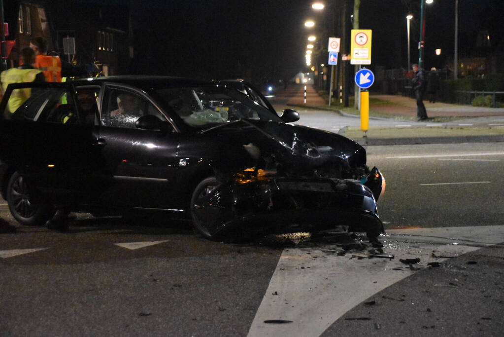 Twee auto's betrokken bij ongeval op kruising